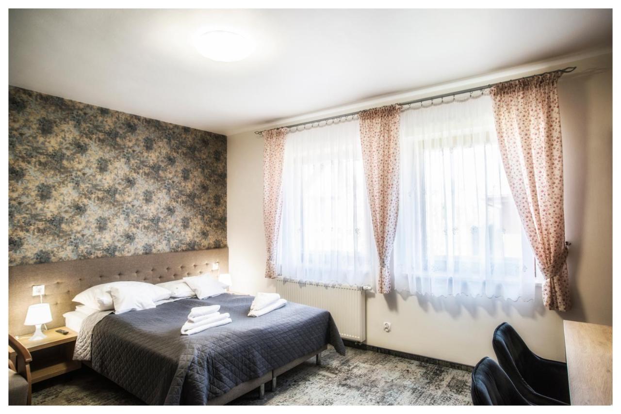 Rezydencja Elzbiecin Busko Zdroj Luaran gambar