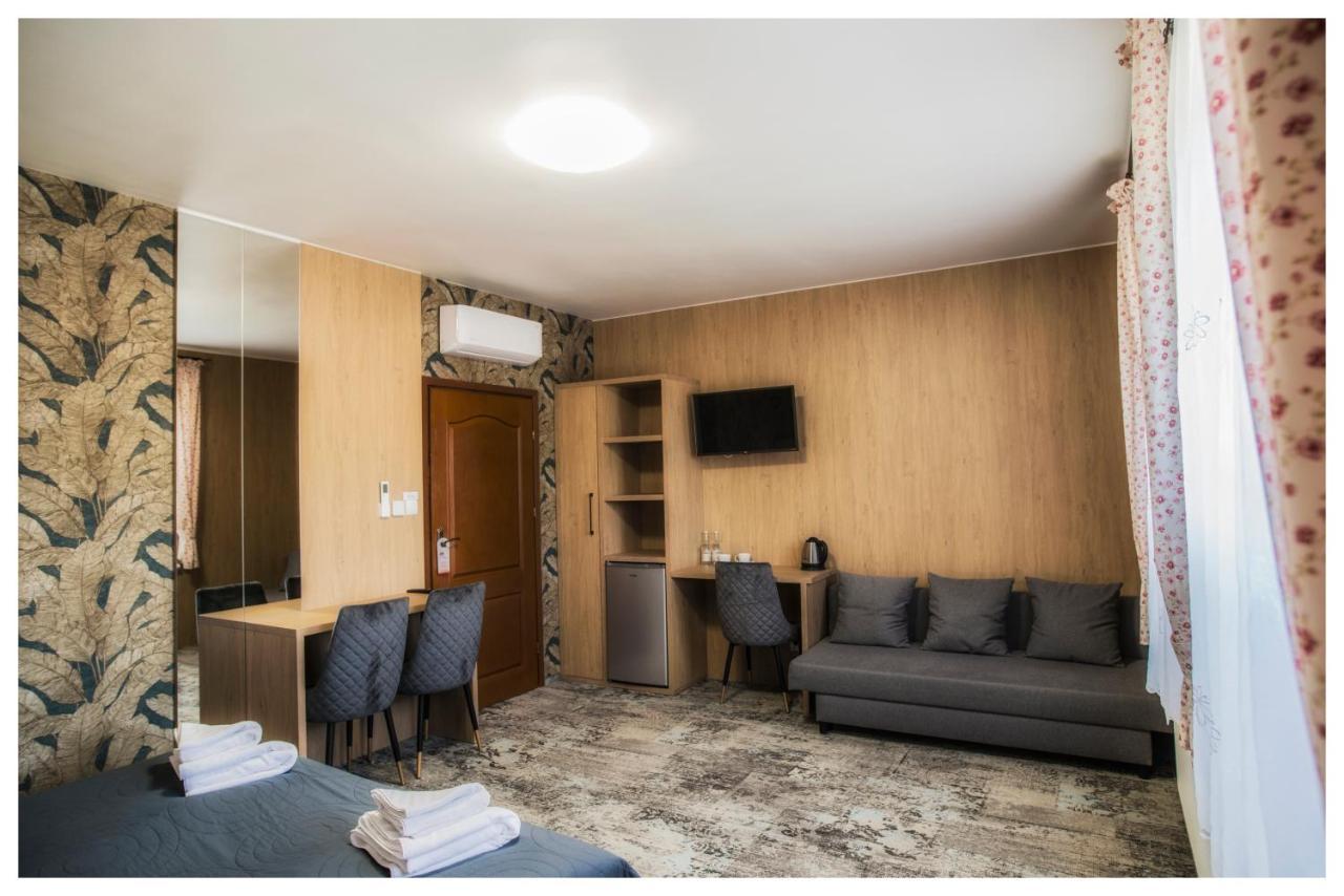 Rezydencja Elzbiecin Busko Zdroj Luaran gambar